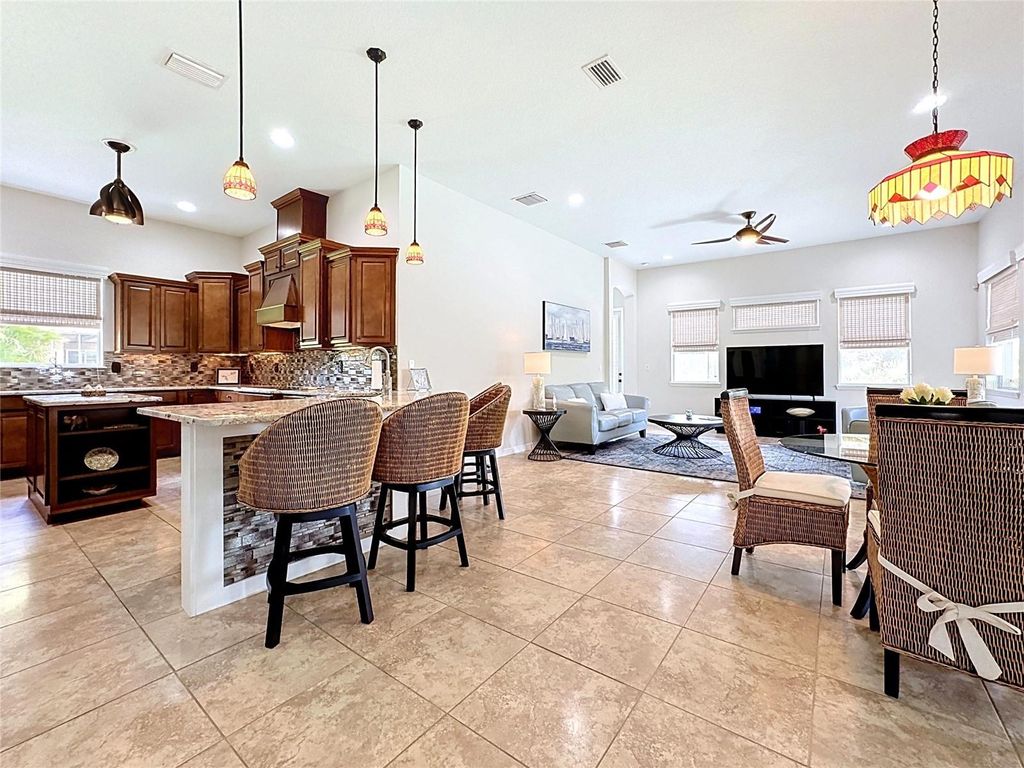 Image 5 of property listing at 210 166TH STREET NE, Bradenton, FL 34212