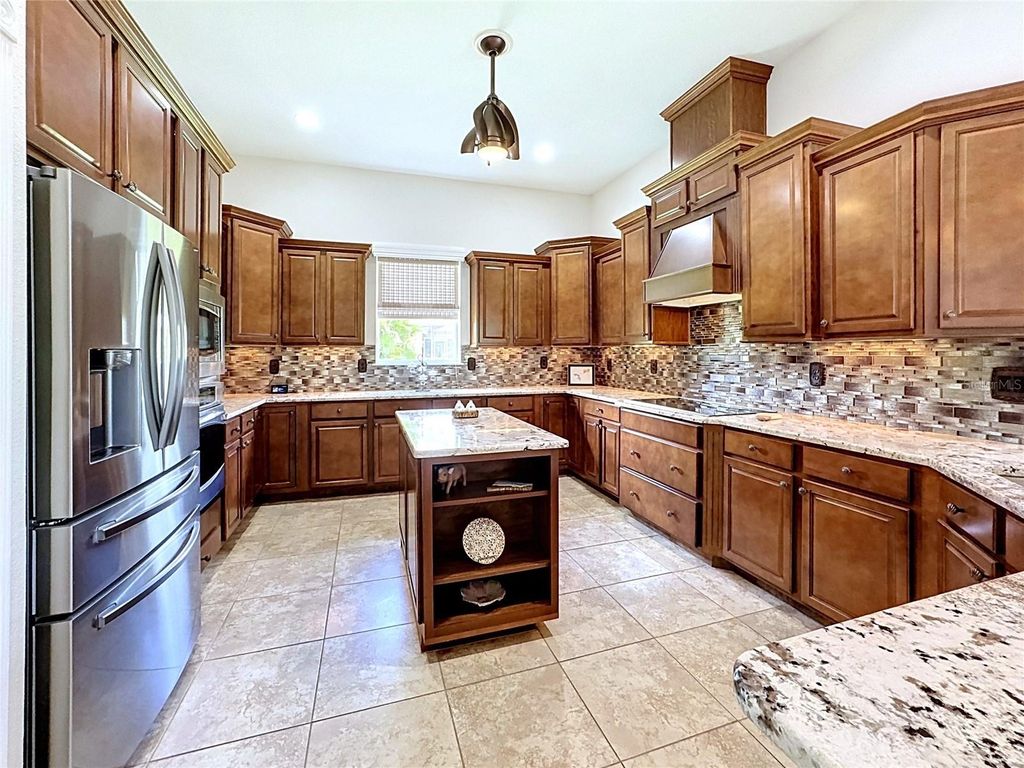 Image 9 of property listing at 210 166TH STREET NE, Bradenton, FL 34212