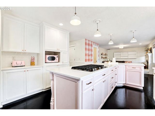 2258 Ne JAMIE Dr, Hillsboro, OR 97124