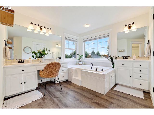 2258 Ne JAMIE Dr, Hillsboro, OR 97124