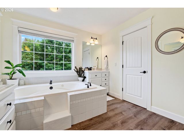 2258 Ne JAMIE Dr, Hillsboro, OR 97124