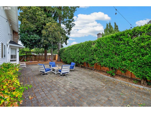 2258 Ne JAMIE Dr, Hillsboro, OR 97124