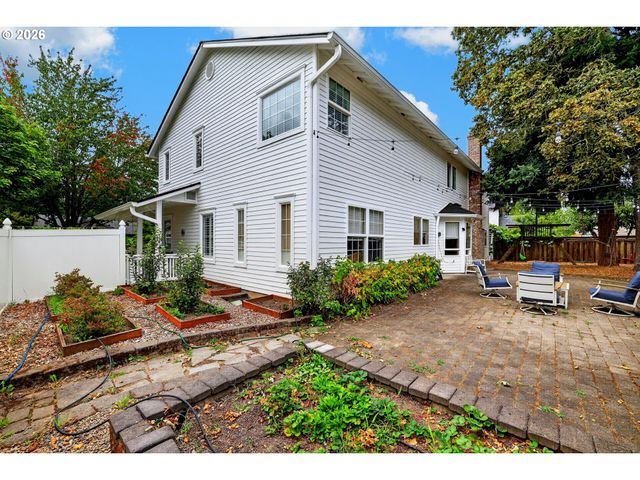 2258 Ne JAMIE Dr, Hillsboro, OR 97124