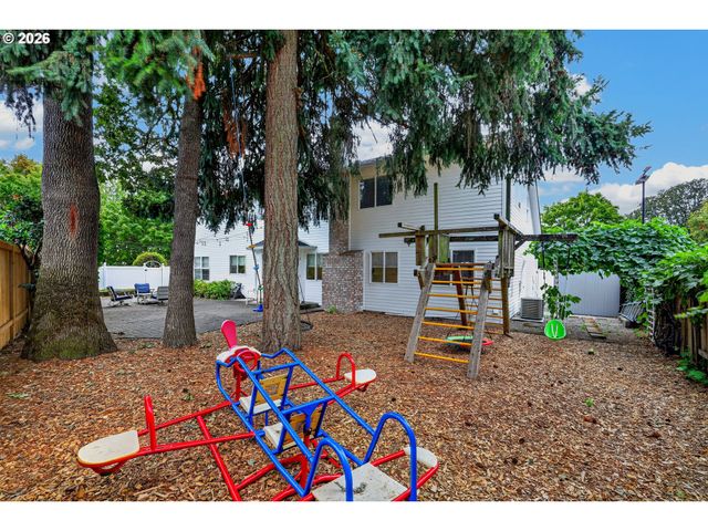 2258 Ne JAMIE Dr, Hillsboro, OR 97124