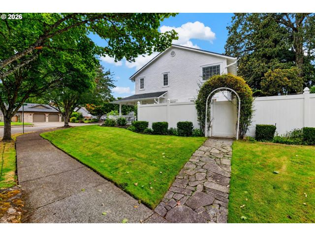 2258 Ne JAMIE Dr, Hillsboro, OR 97124