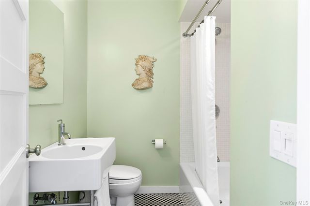 54 Gardiner Drive, Amagansett, NY 11930