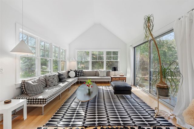 54 Gardiner Drive, Amagansett, NY 11930