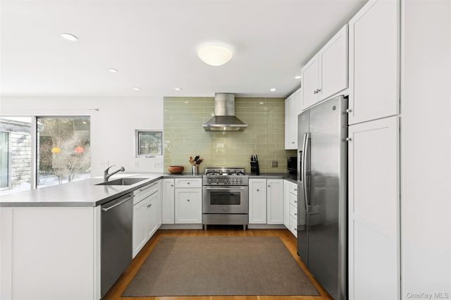 54 Gardiner Drive, Amagansett, NY 11930