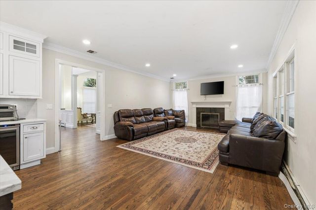 21 Astor Avenue, Saint James, NY 11780