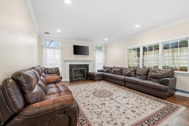 21 Astor Avenue, Saint James, NY 11780