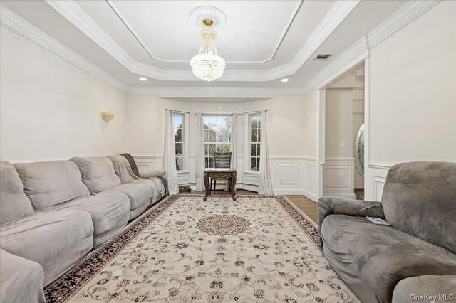 21 Astor Avenue, Saint James, NY 11780