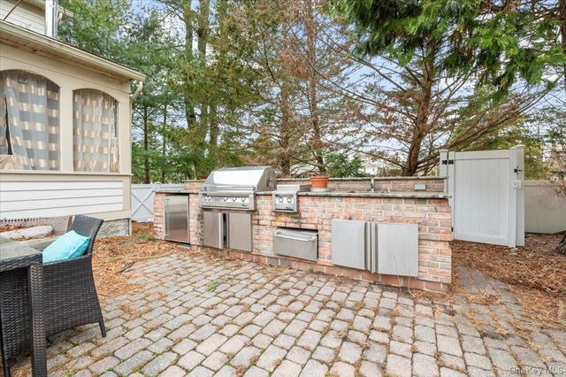 21 Astor Avenue, Saint James, NY 11780