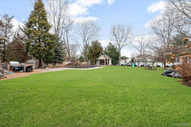 21 Astor Avenue, Saint James, NY 11780