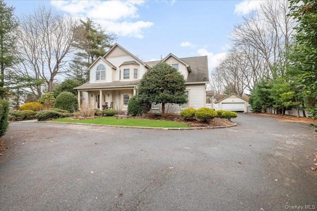 21 Astor Avenue, Saint James, NY 11780