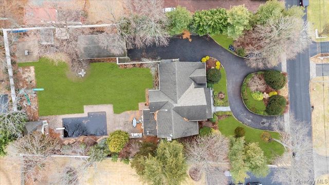 21 Astor Avenue, Saint James, NY 11780