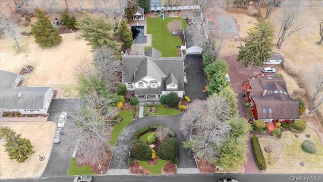 21 Astor Avenue, Saint James, NY 11780