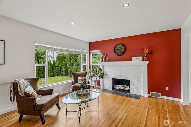 16208 48th Avenue W, Edmonds, WA 98026