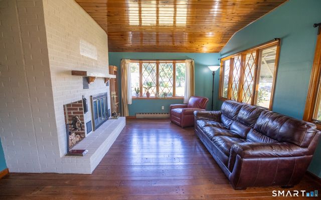 33 Spruce Drive, East Hartford, CT 06118