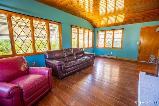 33 Spruce Drive, East Hartford, CT 06118