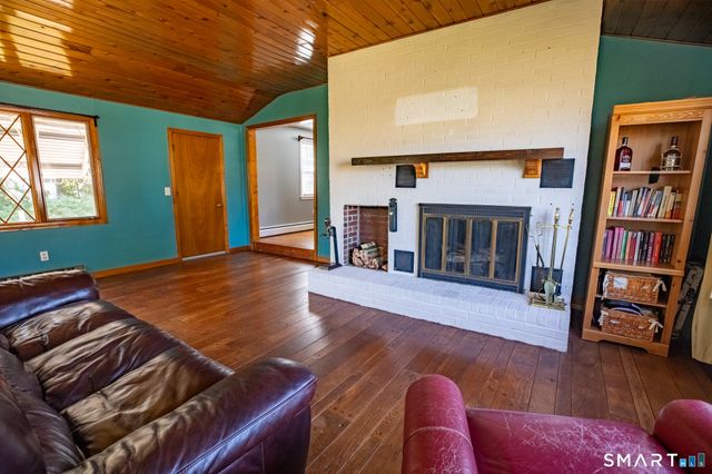 33 Spruce Drive, East Hartford, CT 06118