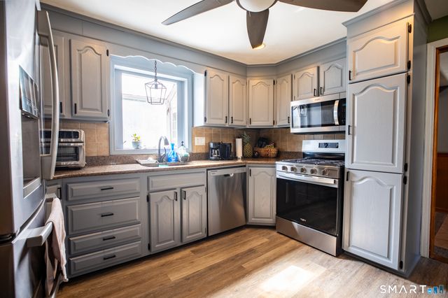 33 Spruce Drive, East Hartford, CT 06118