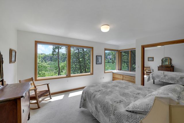 502 Shoreline Drive, Wayzata, MN 55391