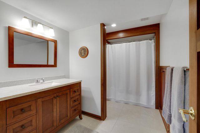 502 Shoreline Drive, Wayzata, MN 55391