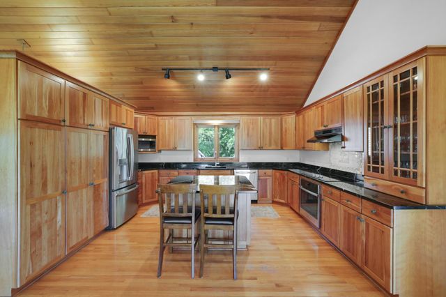 502 Shoreline Drive, Wayzata, MN 55391