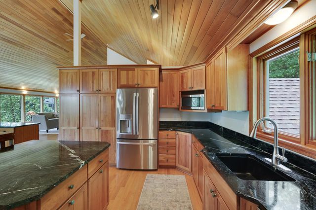 502 Shoreline Drive, Wayzata, MN 55391