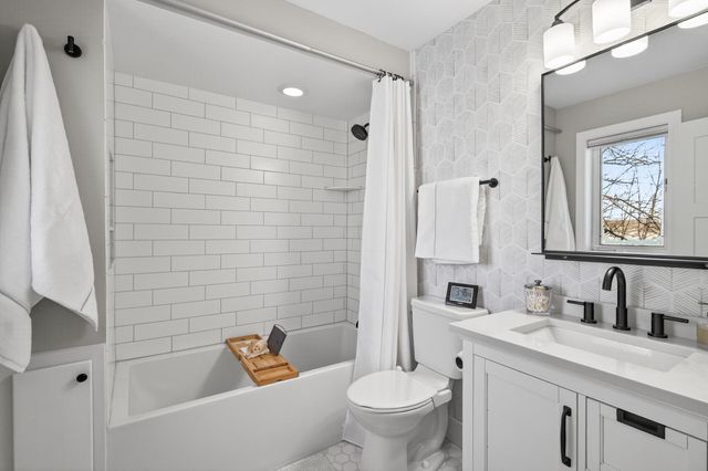 4648 S Lake Sarah Drive, Maple Plain, MN 55359