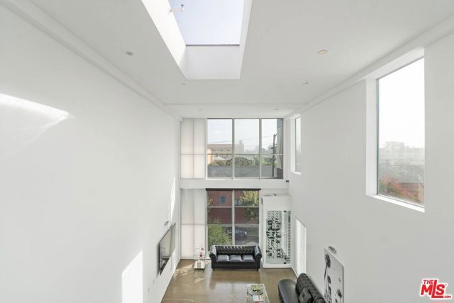 611 N Bronson Avenue 10, Los Angeles, CA 90004