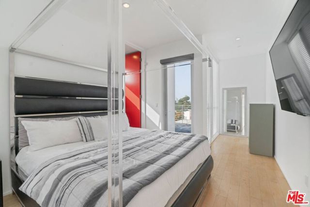 611 N Bronson Avenue 10, Los Angeles, CA 90004