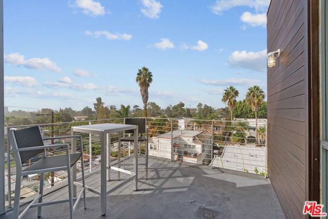 611 N Bronson Avenue 10, Los Angeles, CA 90004