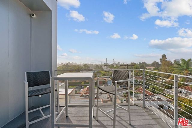 611 N Bronson Avenue 10, Los Angeles, CA 90004