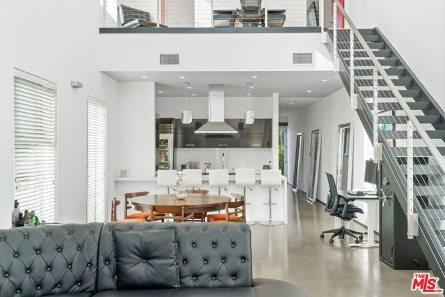 611 N Bronson Avenue 10, Los Angeles, CA 90004