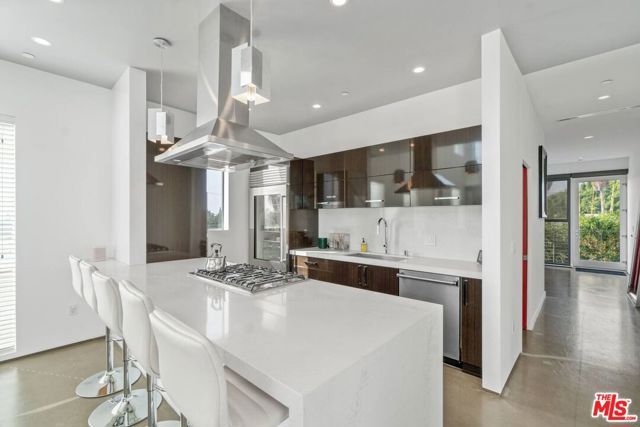611 N Bronson Avenue 10, Los Angeles, CA 90004