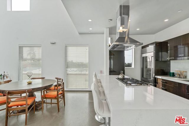611 N Bronson Avenue 10, Los Angeles, CA 90004
