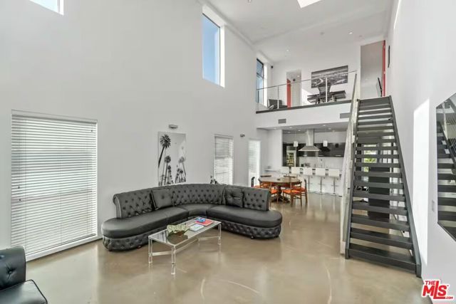 611 N Bronson Avenue 10, Los Angeles, CA 90004