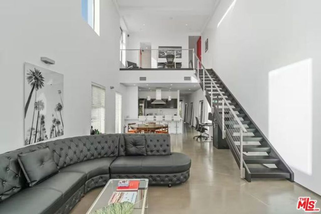 611 N Bronson Avenue 10, Los Angeles, CA 90004
