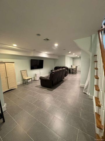 182 Beach 125th Street 1G, Rockaway Park, NY 11694