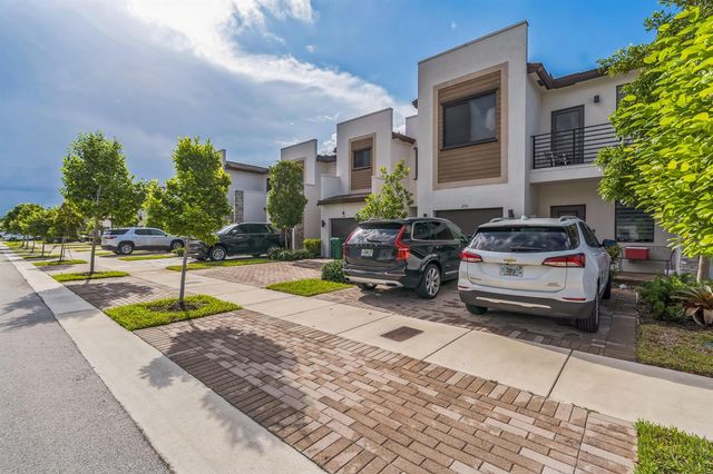 230 NE 208th Terrace 230, North Miami Beach, FL 33179