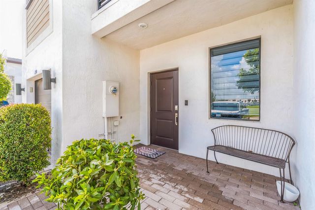 230 NE 208th Terrace 230, North Miami Beach, FL 33179