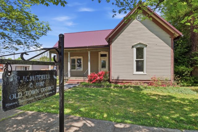 211 SE Atlantic St, Tullahoma, TN 37388