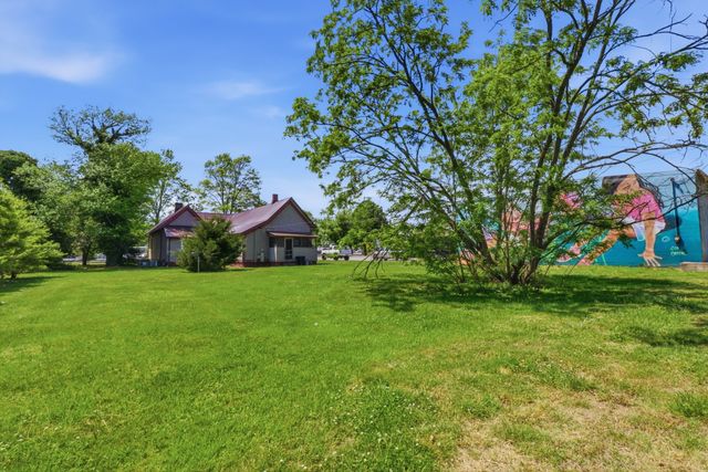 211 SE Atlantic St, Tullahoma, TN 37388