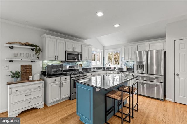 4 HOLIDAY DR, Shrewsbury, PA 17361