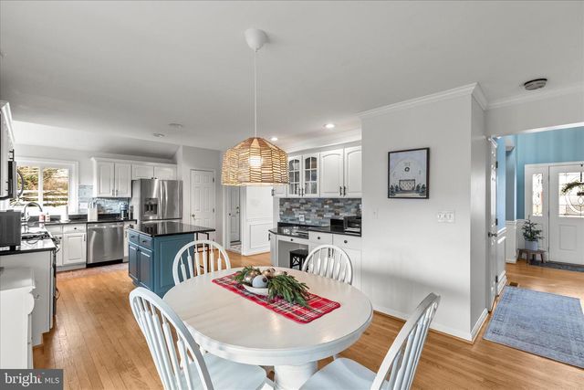 4 HOLIDAY DR, Shrewsbury, PA 17361