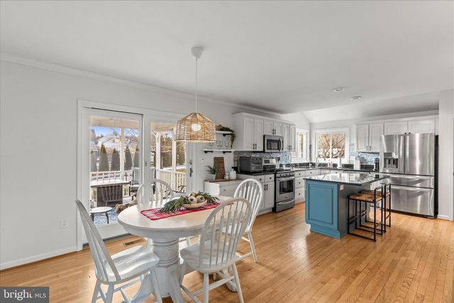 4 HOLIDAY DR, Shrewsbury, PA 17361