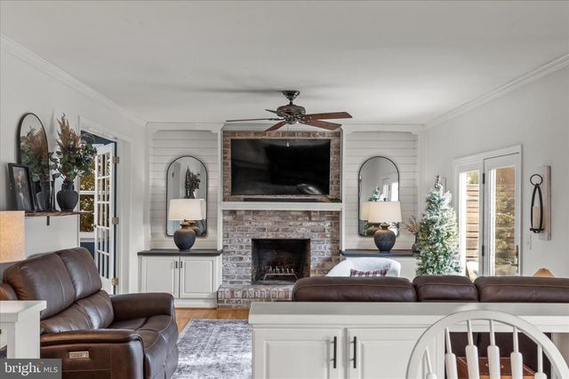 4 HOLIDAY DR, Shrewsbury, PA 17361