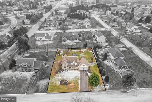 4 HOLIDAY DR, Shrewsbury, PA 17361