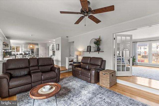 4 HOLIDAY DR, Shrewsbury, PA 17361